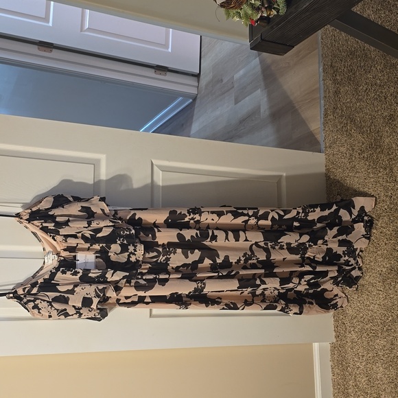 Premier Amour Women's Maxi Floral Dress - Picture 4 of 7